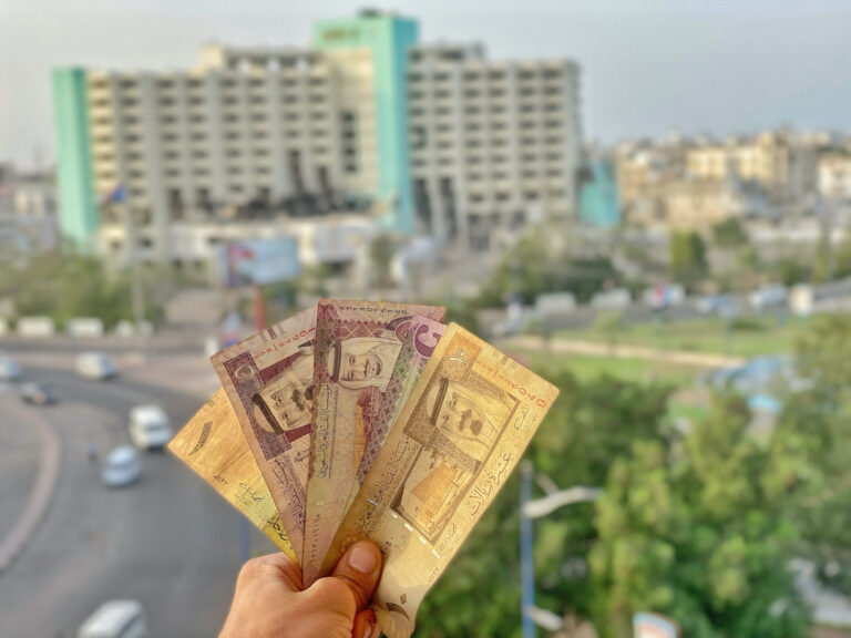 الريال السعودي في خور مكسر بعدن - خاص