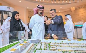 خلال زيارة الشيخ عمار بن حميد النعيمي، ولي عهد عجمان رئيس المجلس التنفيذي، لمعرض عجمان للاستثمار العقاري 2025