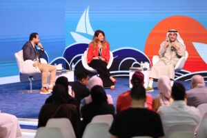 من ندوة "عيون العجائب فيما أورده أبو الطيب من اختراعات وغرائب" في معرض أبوظبي الدولي للكتاب 2025