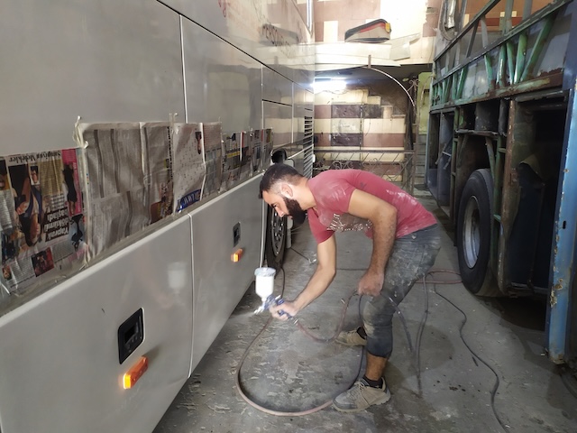 صناعة الباصات في حلب - بزنس برس