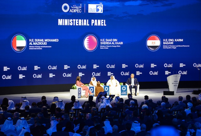 فعاليات "أديبك 2025" في أبوظبي