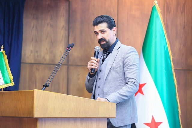 الزميل إبراهيم جلال يفوز بجائزة مرموقة في “الفويس أوفر”