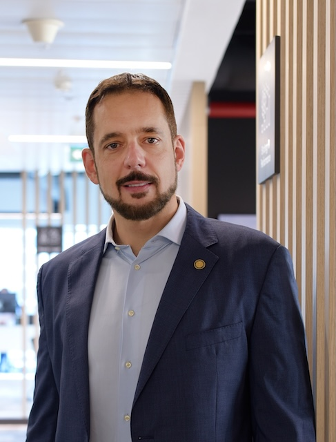 فيديريكو جوستوس